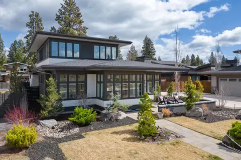 1424 NW Discovery Park Dr, Bend, OR 97703