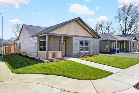 1729 Thomas Rd, Medford, OR 97501