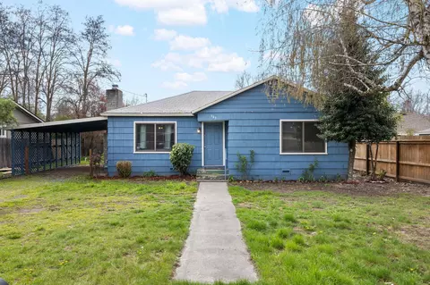 943 SW Bridge St, Grants Pass, OR 97526