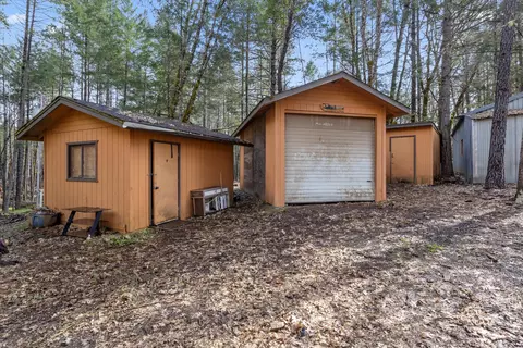Exterior - 1245 E Crow Rd, Merlin, OR 97532 photo 2 of 11