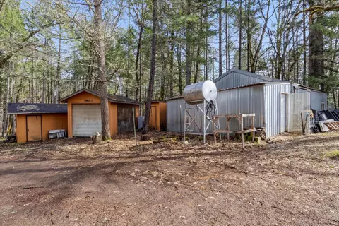 Exterior - 1245 E Crow Rd, Merlin, OR 97532 photo 3 of 11