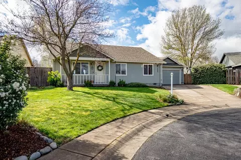 2004 Lara Ln, Central Point, OR 97502