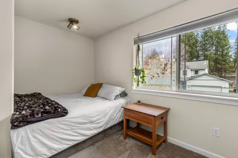 Bedroom - 19574 Meadowbrook Dr, Bend, OR 97702 photo 3 of 3