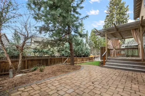 Exterior - 19574 Meadowbrook Dr, Bend, OR 97702 photo 5 of 6