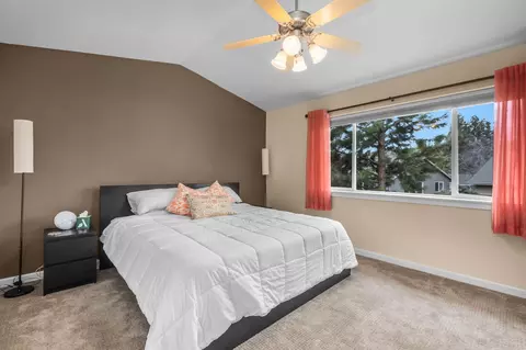 Bedroom - 19574 Meadowbrook Dr, Bend, OR 97702 photo 1 of 3