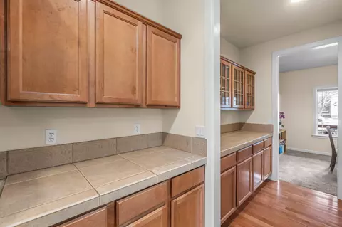 Kitchen - 19574 Meadowbrook Dr, Bend, OR 97702 photo 5 of 6