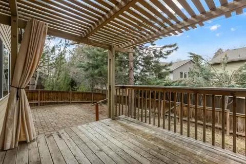 Exterior - 19574 Meadowbrook Dr, Bend, OR 97702 photo 4 of 6
