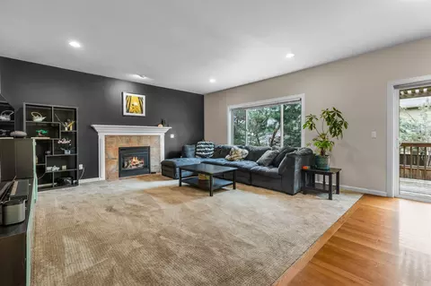 Living - 19574 Meadowbrook Dr, Bend, OR 97702 photo 1 of 3