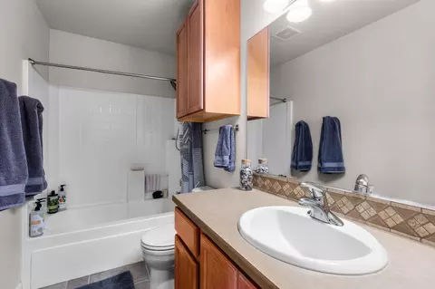 Bath - 19574 Meadowbrook Dr, Bend, OR 97702 photo 3 of 3