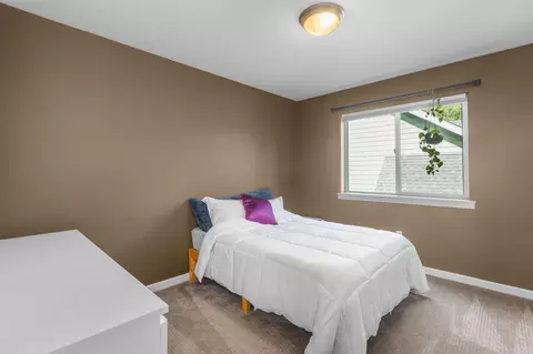 Bedroom - 19574 Meadowbrook Dr, Bend, OR 97702 photo 2 of 3