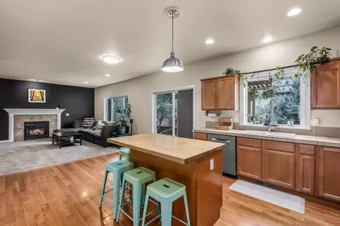 Kitchen - 19574 Meadowbrook Dr, Bend, OR 97702 photo 3 of 6