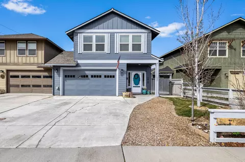 131 NW 29th St, Redmond, OR 97756