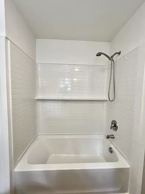 Bath - 52577 River Pine Rd, La Pine, OR 97739 photo 3 of 3