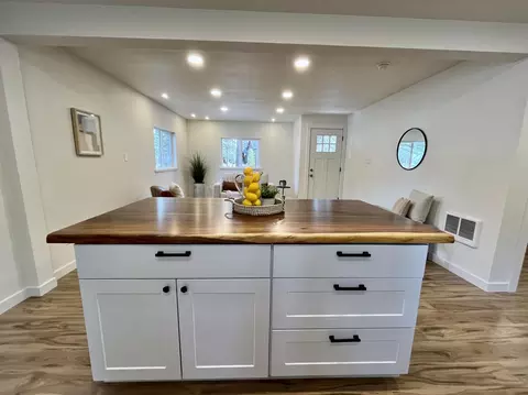 Kitchen - 52577 River Pine Rd, La Pine, OR 97739 photo 7 of 8