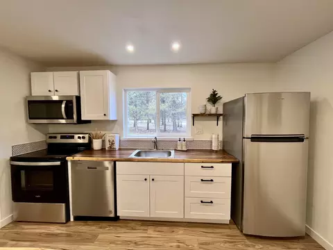 Kitchen - 52577 River Pine Rd, La Pine, OR 97739 photo 6 of 8