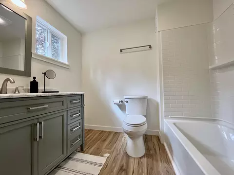 Bath - 52577 River Pine Rd, La Pine, OR 97739 photo 1 of 3