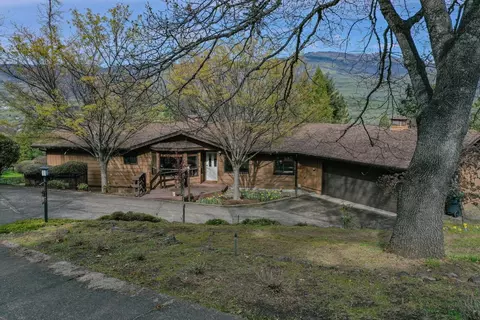 425 Sheridan St, Ashland, OR 97520