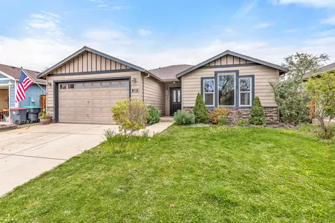 320 Roundgate Dr, Medford, OR 97501