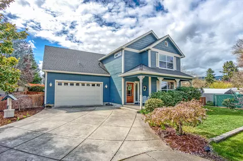 535 Silver Creek Dr, Central Point, OR 97502