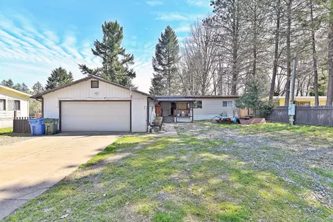 121 S Sawyer Ave, Cave Junction, OR 97523