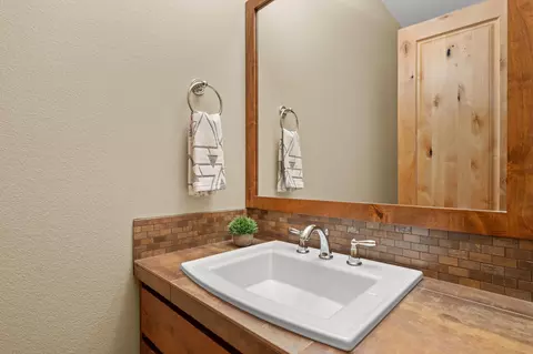 Bath - 60431 Snap Shot Loop, Bend, OR 97702 photo 3 of 7