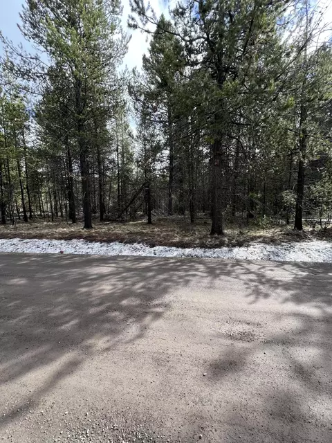 17069 Covina Rd, Bend, OR 97707