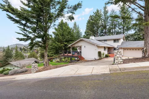 135 San Marcos Dr, Medford, OR 97504