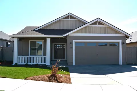 3930 Wyoming Ln, Medford, OR 97504