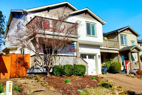 105 Mccully Ln, Jacksonville, OR 97530