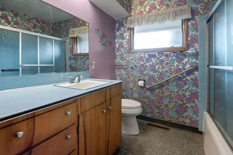 Bath - 1060 NE 9th St, Bend, OR 97701 photo 1 of 1