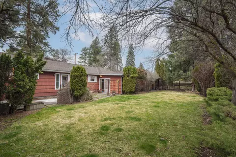 Exterior - 1060 NE 9th St, Bend, OR 97701 photo 2 of 3