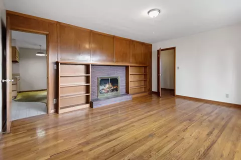 Living - 1060 NE 9th St, Bend, OR 97701 photo 1 of 1