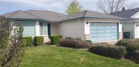 1828 Layla Dr, Medford, OR 97501