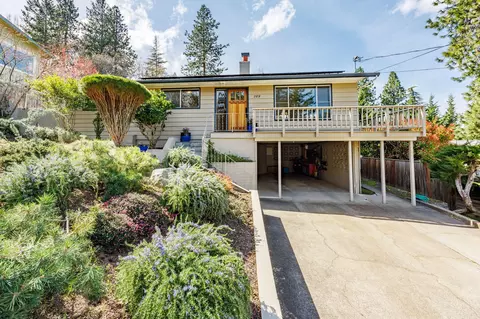 789 S Mountain Ave, Ashland, OR 97520