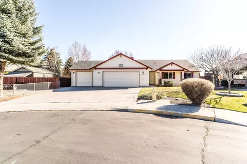 2228 NW Oak Ct, Redmond, OR 97756