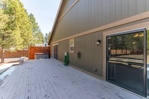Exterior - 17324 Scaup Dr, Bend, OR 97707 photo 6 of 14