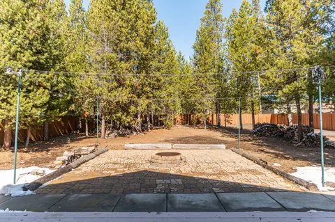 Exterior - 17324 Scaup Dr, Bend, OR 97707 photo 7 of 14