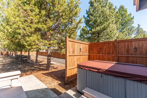 Exterior - 17324 Scaup Dr, Bend, OR 97707 photo 9 of 14