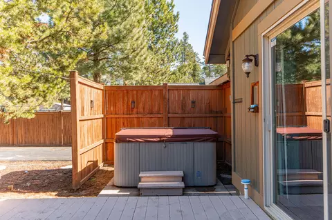 Exterior - 17324 Scaup Dr, Bend, OR 97707 photo 10 of 14