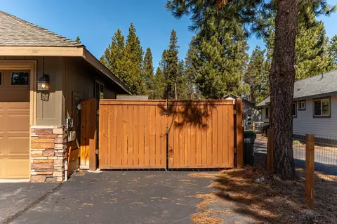 Exterior - 17324 Scaup Dr, Bend, OR 97707 photo 11 of 14
