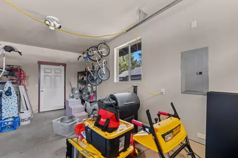 Exterior - 17324 Scaup Dr, Bend, OR 97707 photo 2 of 14