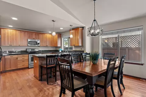Kitchen - 17324 Scaup Dr, Bend, OR 97707 photo 2 of 3