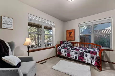 Bedroom - 17324 Scaup Dr, Bend, OR 97707 photo 5 of 5