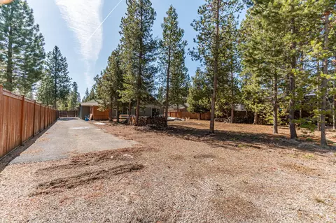 View/Area - 17324 Scaup Dr, Bend, OR 97707 photo 2 of 4