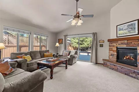 17324 Scaup Dr, Bend, OR 97707