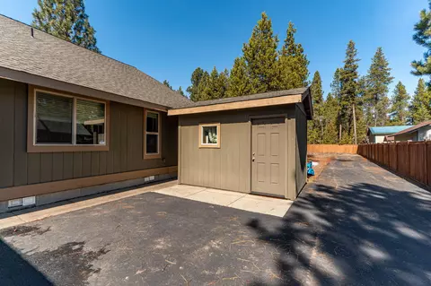 Exterior - 17324 Scaup Dr, Bend, OR 97707 photo 8 of 14