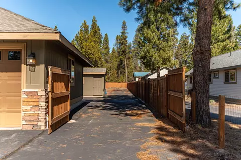 Exterior - 17324 Scaup Dr, Bend, OR 97707 photo 4 of 14