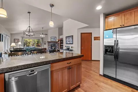 Kitchen - 17324 Scaup Dr, Bend, OR 97707 photo 1 of 3