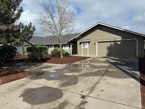 2052 Redwood Ave, Grants Pass, OR 97527