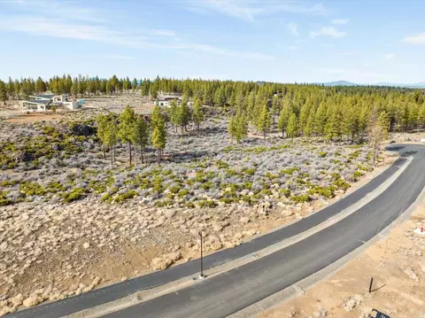 Undisclosed, Bend, OR 97703 photo 6